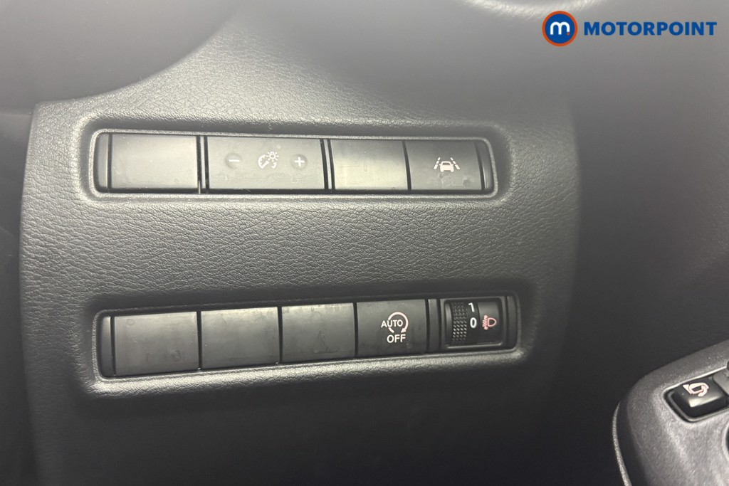 Nissan Juke N-Connecta Manual Petrol SUV - Stock Number (1566961) - 9th supplementary image