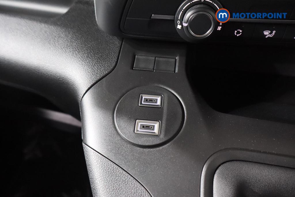 Vauxhall Combo Cargo Prime Manual Diesel Crew Bus - Stock Number (1567012) - 4th supplementary image