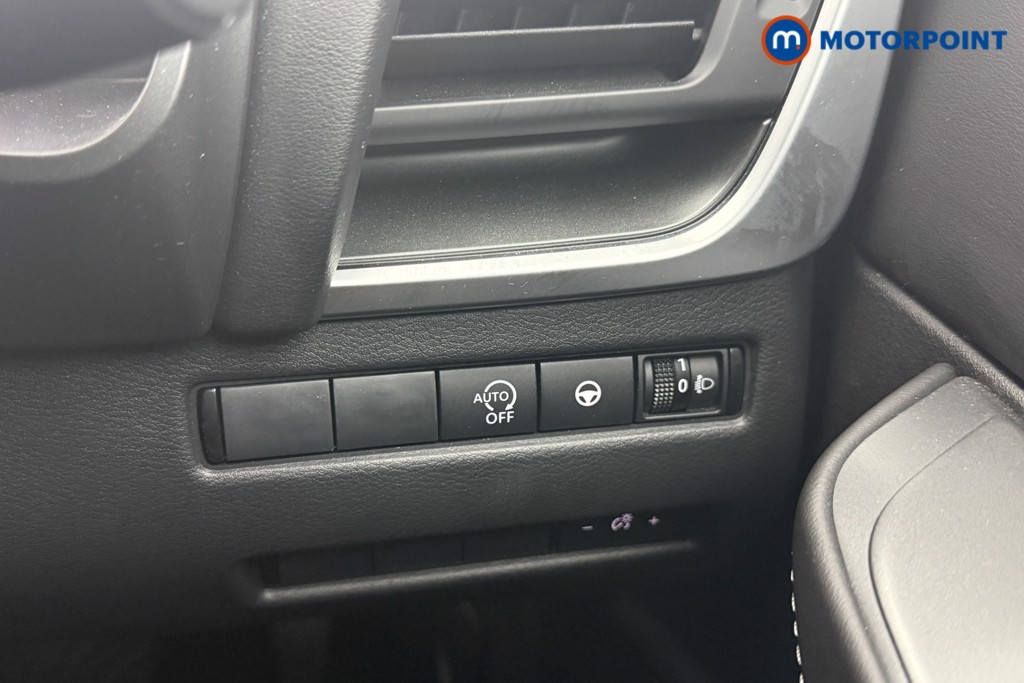 Nissan Qashqai N-Connecta Automatic Petrol SUV - Stock Number (1567428) - 9th supplementary image
