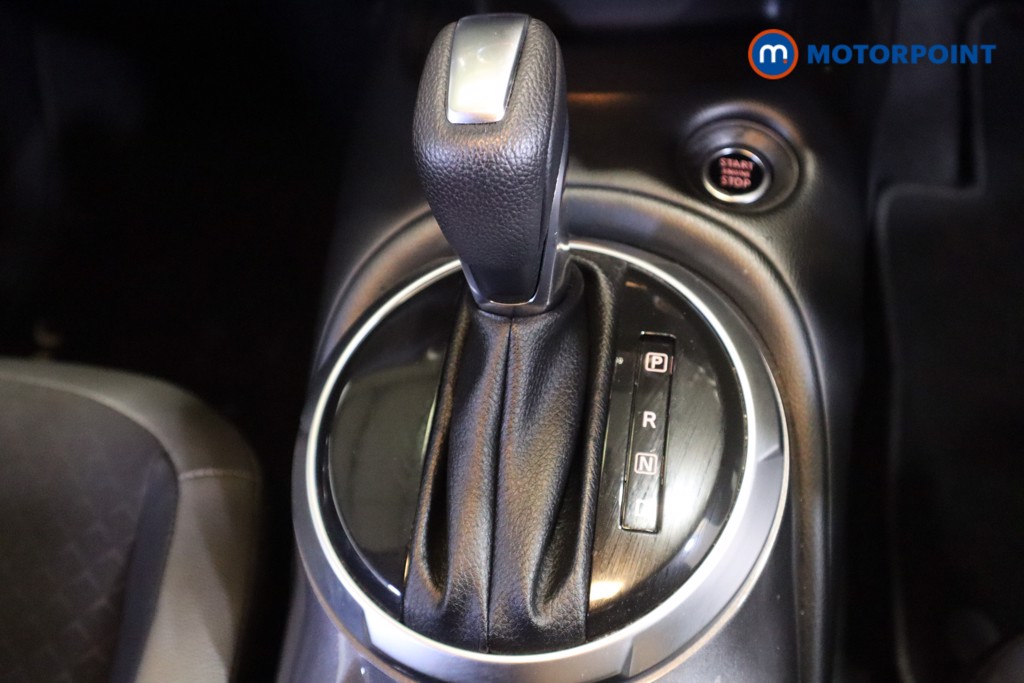 Nissan Juke N-Connecta Automatic Petrol SUV - Stock Number (1567436) - 5th supplementary image
