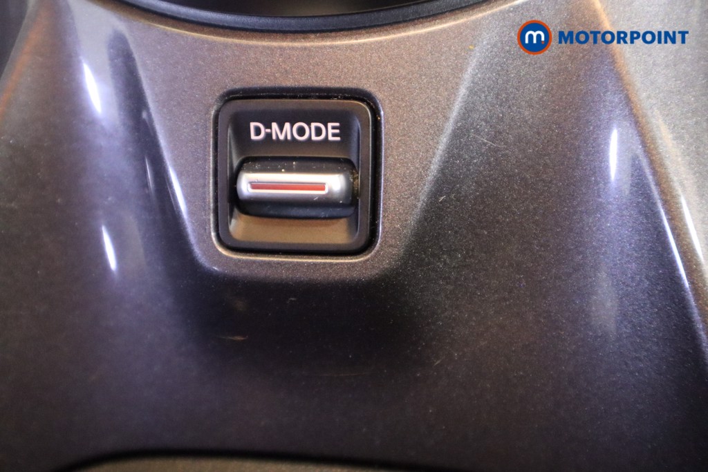 Nissan Juke N-Connecta Automatic Petrol SUV - Stock Number (1567436) - 21st supplementary image