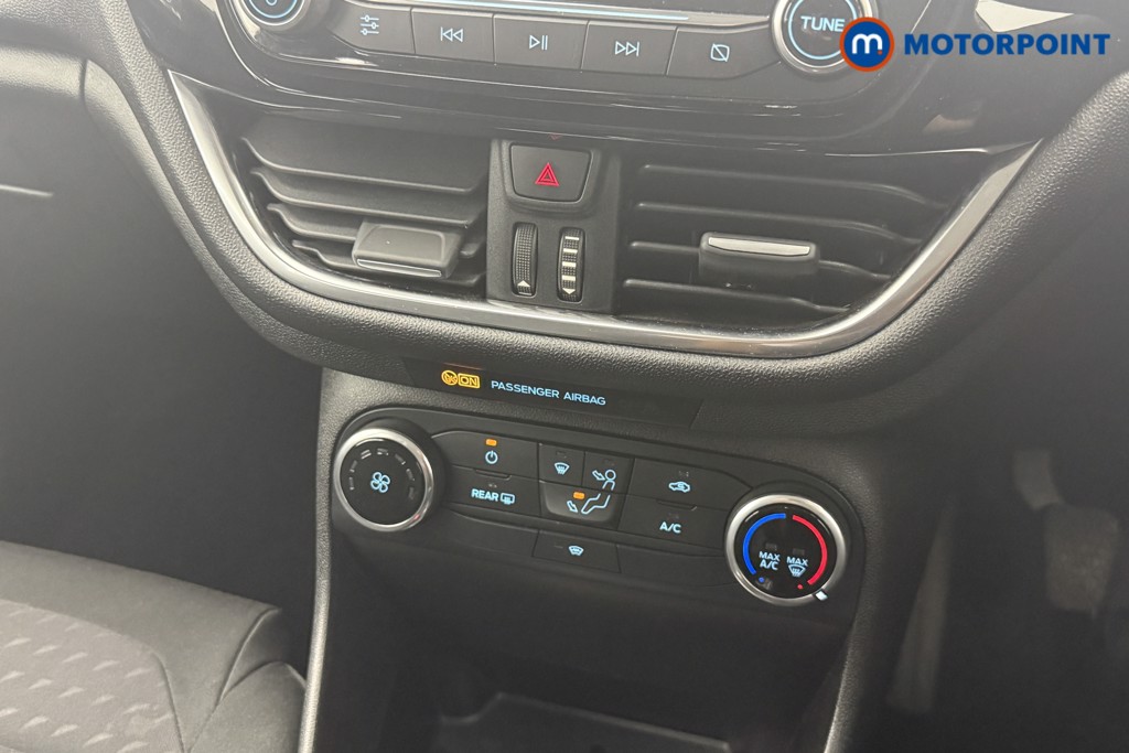 Ford Fiesta Zetec Manual Petrol Hatchback - Stock Number (1568302) - 4th supplementary image