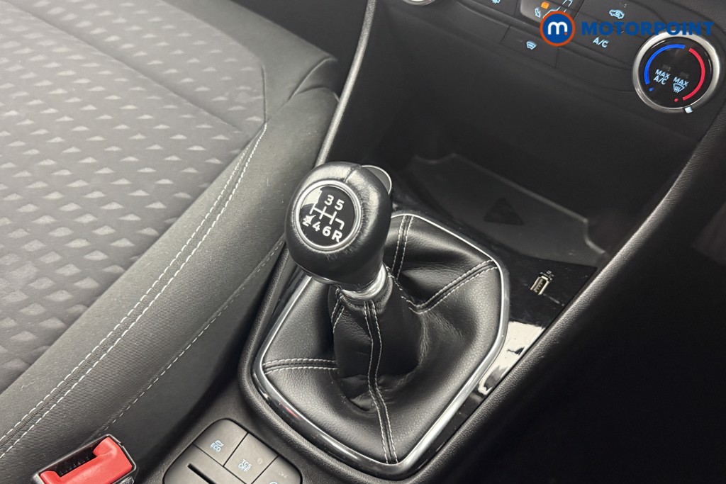 Ford Fiesta Zetec Manual Petrol Hatchback - Stock Number (1568302) - 5th supplementary image