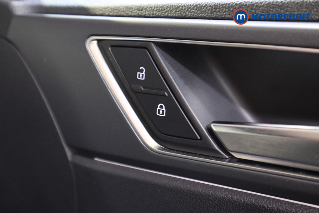 Volkswagen Polo R-Line Manual Petrol Hatchback - Stock Number (1568707) - 10th supplementary image