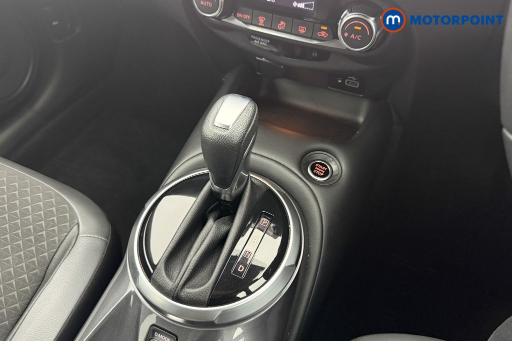 Nissan Juke N-Connecta Automatic Petrol SUV - Stock Number (1569816) - 4th supplementary image