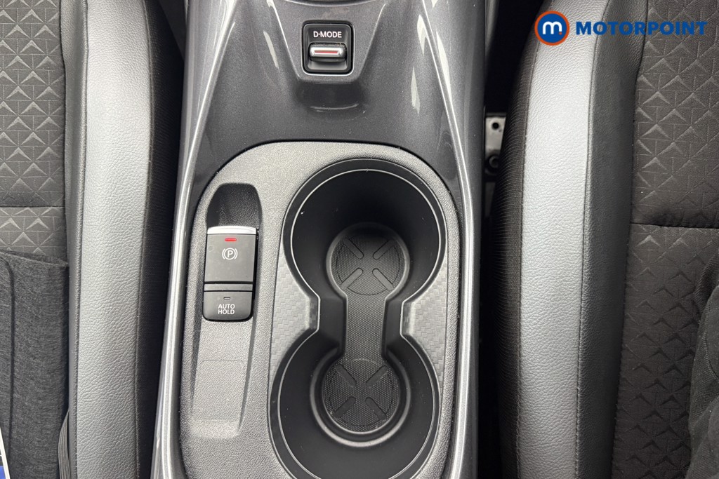 Nissan Juke N-Connecta Automatic Petrol SUV - Stock Number (1569816) - 5th supplementary image