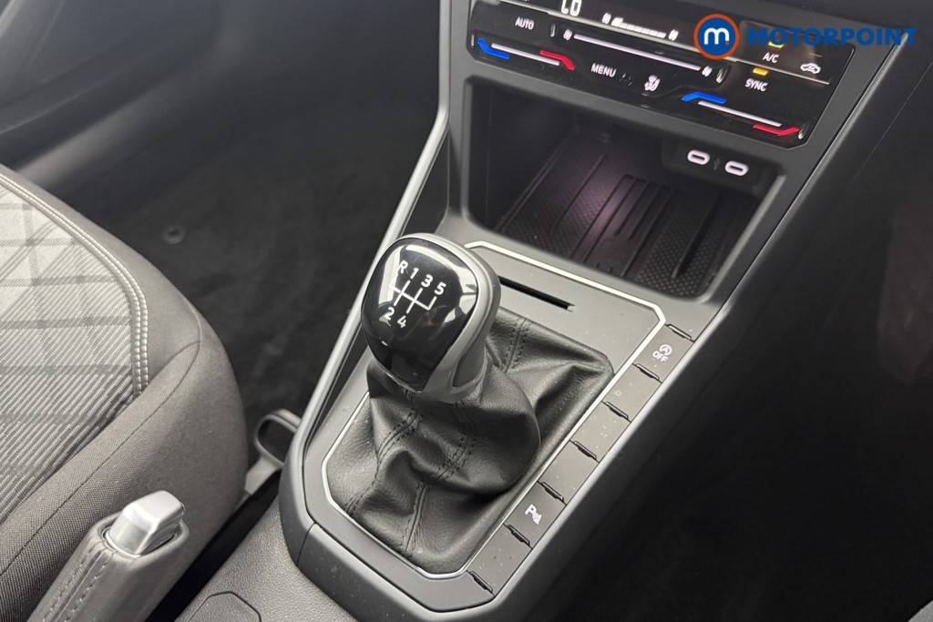 Volkswagen Polo R-Line Manual Petrol Hatchback - Stock Number (1570100) - 5th supplementary image