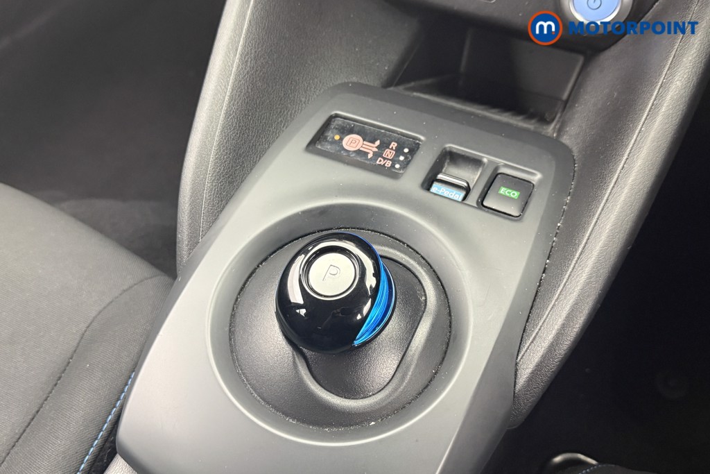 Nissan Leaf Acenta Automatic Electric Hatchback - Stock Number (1570212) - 5th supplementary image