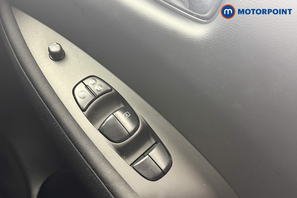 Nissan Leaf Acenta Automatic Electric Hatchback - Stock Number (1570212) - 11th supplementary image