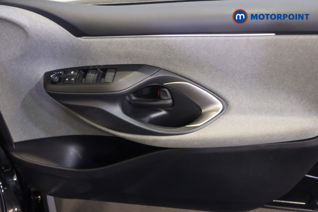 Toyota Yaris Excel Automatic Petrol-Electric Hybrid Hatchback - Stock Number (1570302) - 13th supplementary image