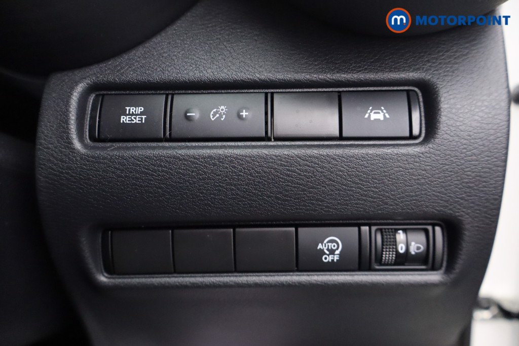 Nissan Juke N-Connecta Manual Petrol SUV - Stock Number (1570849) - 15th supplementary image
