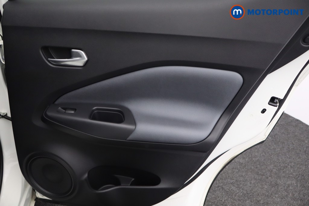 Nissan Juke N-Connecta Manual Petrol SUV - Stock Number (1570849) - 19th supplementary image