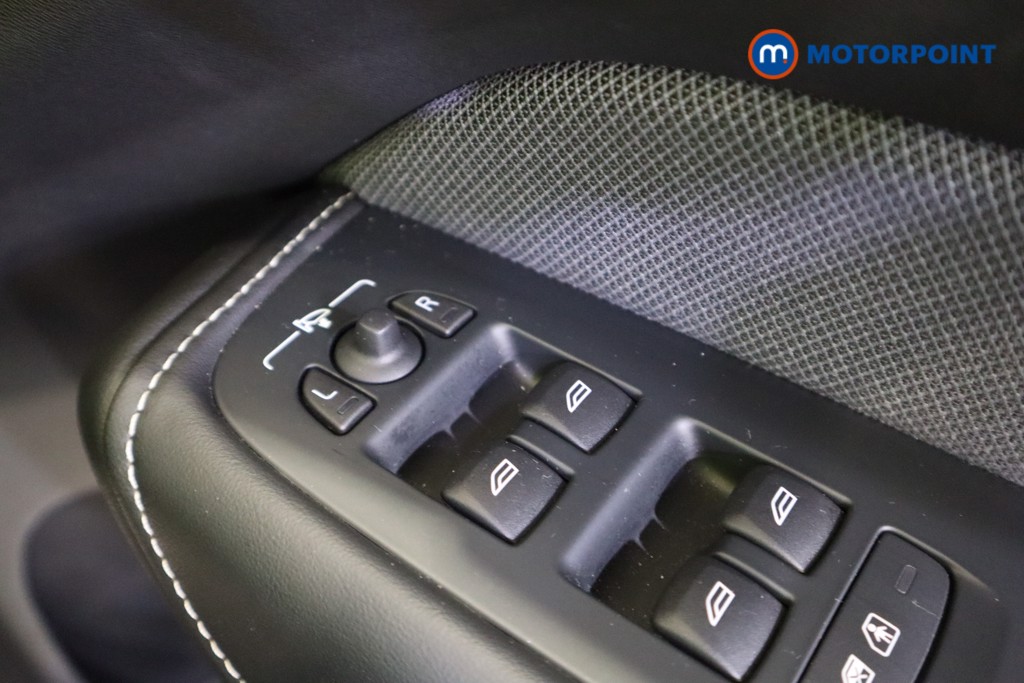 Volvo Xc60 Plus Black Edition Automatic Petrol SUV - Stock Number (1572802) - 11th supplementary image