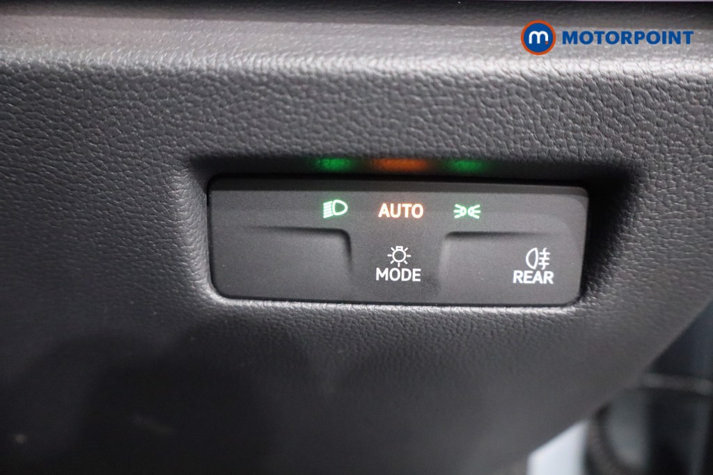 Volkswagen Passat Life Automatic Petrol Plug-In Hybrid Estate - Stock Number (1573330) - 19th supplementary image