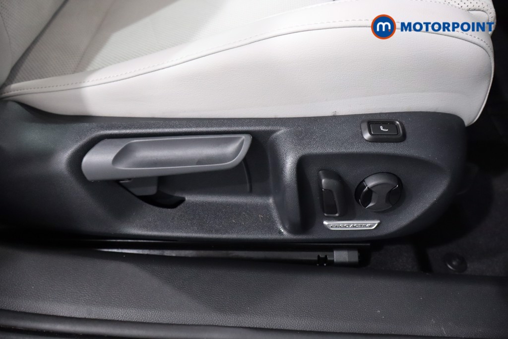Volkswagen Passat Life Automatic Petrol Plug-In Hybrid Estate - Stock Number (1573330) - 21st supplementary image