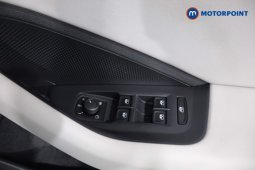 Volkswagen Passat Life Automatic Petrol Plug-In Hybrid Estate - Stock Number (1573330) - 22nd supplementary image