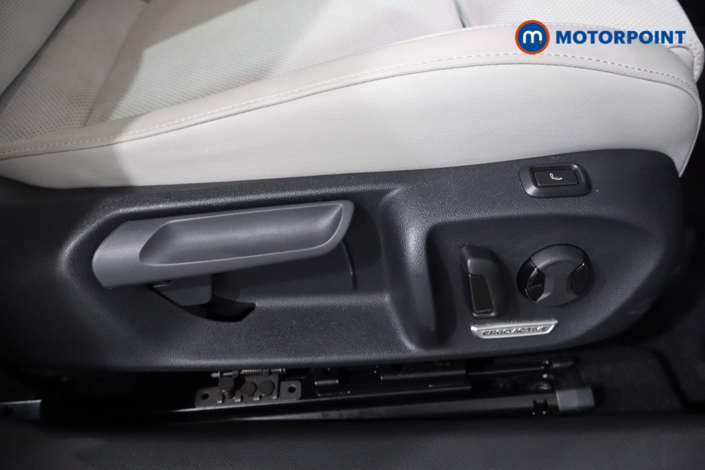 Volkswagen Passat Life Automatic Petrol Plug-In Hybrid Estate - Stock Number (1573335) - 20th supplementary image