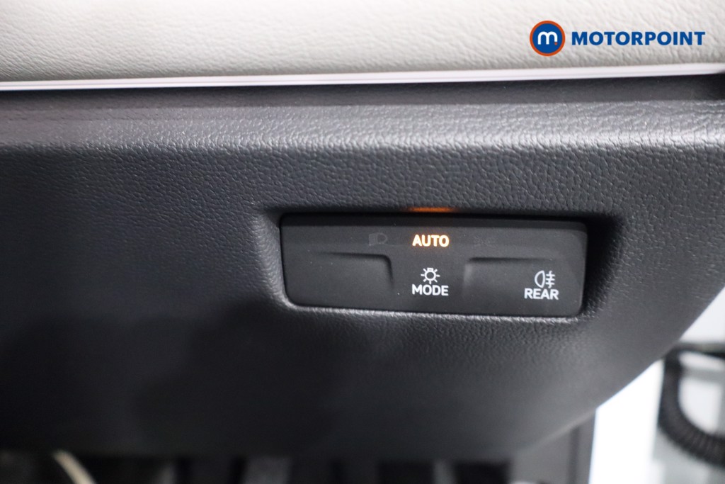 Volkswagen Passat Life Automatic Petrol Plug-In Hybrid Estate - Stock Number (1573335) - 21st supplementary image
