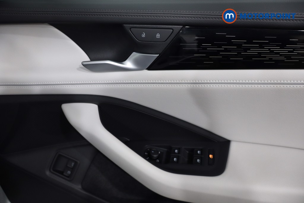 Volkswagen Passat Life Automatic Petrol Plug-In Hybrid Estate - Stock Number (1573335) - 23rd supplementary image