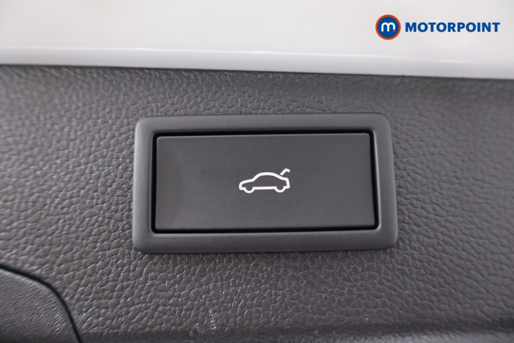 Volkswagen Passat Life Automatic Petrol Plug-In Hybrid Estate - Stock Number (1573335) - 37th supplementary image