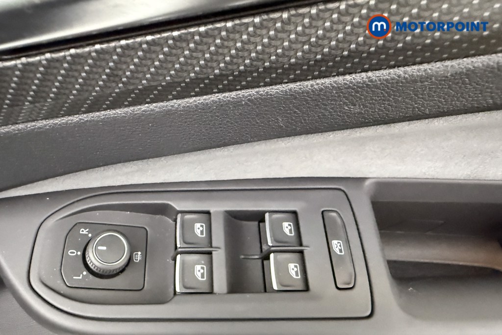 Volkswagen Golf R-Line Automatic Petrol Hatchback - Stock Number (1556653) - 19th supplementary image