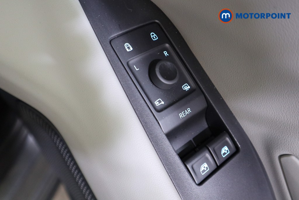 Ford Explorer Select Automatic Electric SUV - Stock Number (1563416) - 9th supplementary image