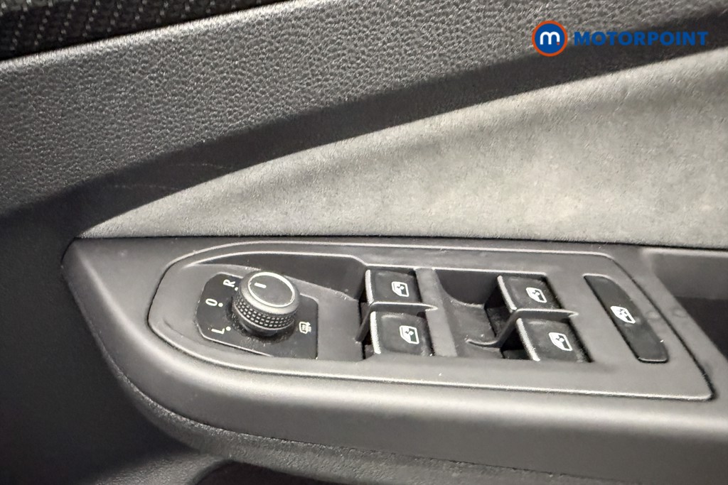 Volkswagen Golf R-Line Manual Petrol Hatchback - Stock Number (1564071) - 18th supplementary image