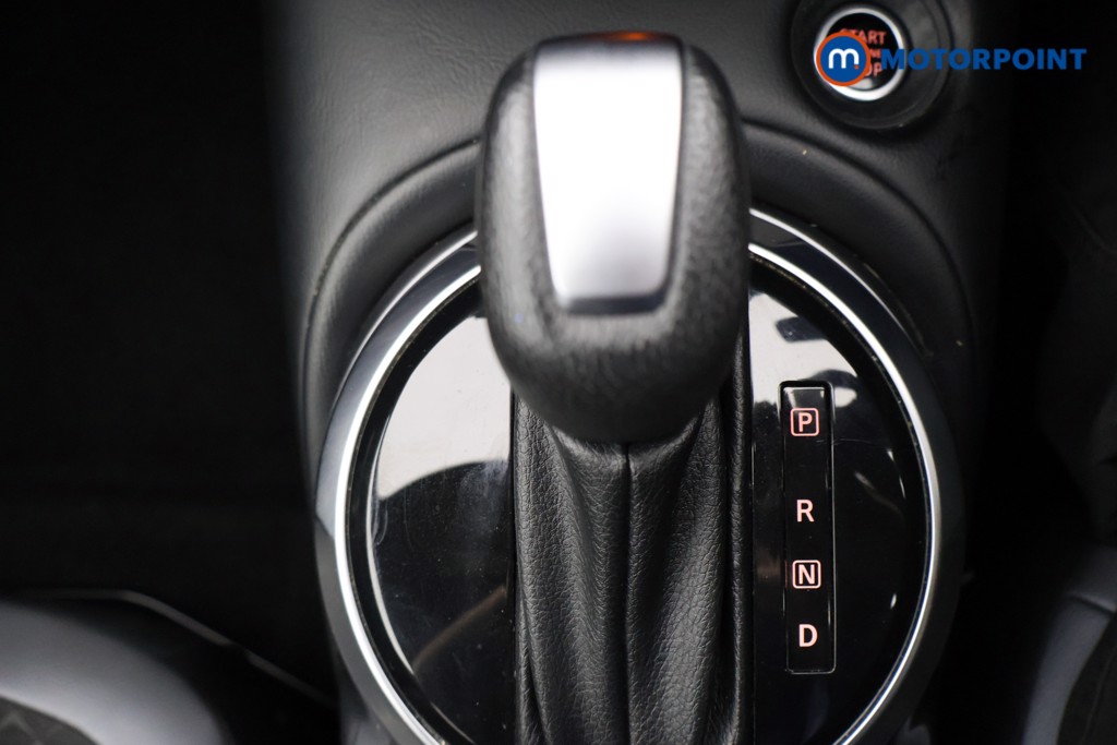 Nissan Juke N-Connecta Automatic Petrol SUV - Stock Number (1564951) - 6th supplementary image