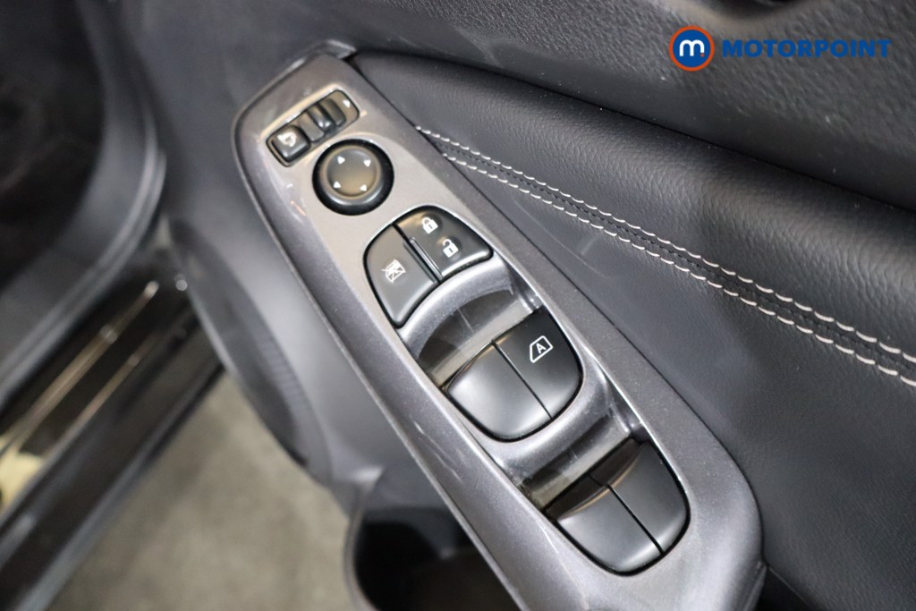 Nissan Juke N-Connecta Automatic Petrol SUV - Stock Number (1564954) - 18th supplementary image