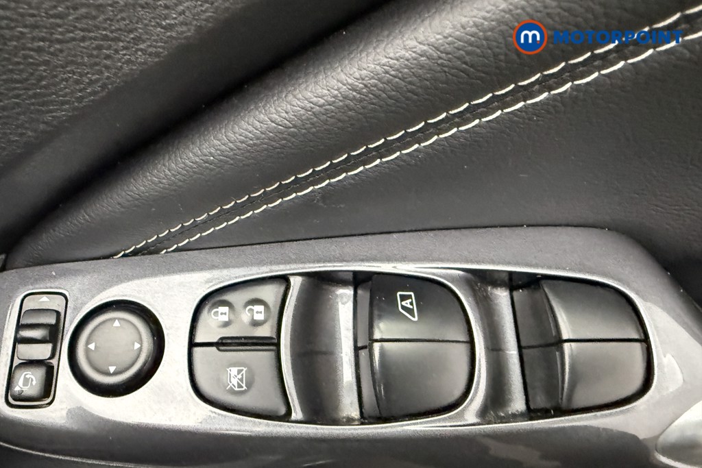 Nissan Juke N-Connecta Manual Petrol SUV - Stock Number (1566124) - 19th supplementary image