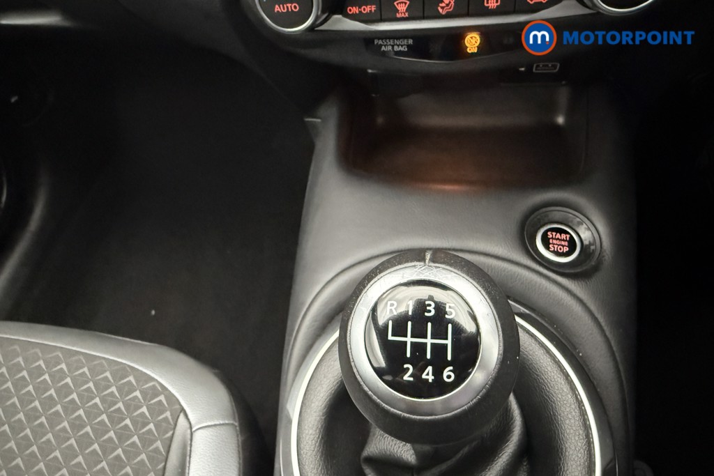 Nissan Juke N-Connecta Manual Petrol SUV - Stock Number (1566151) - 11th supplementary image