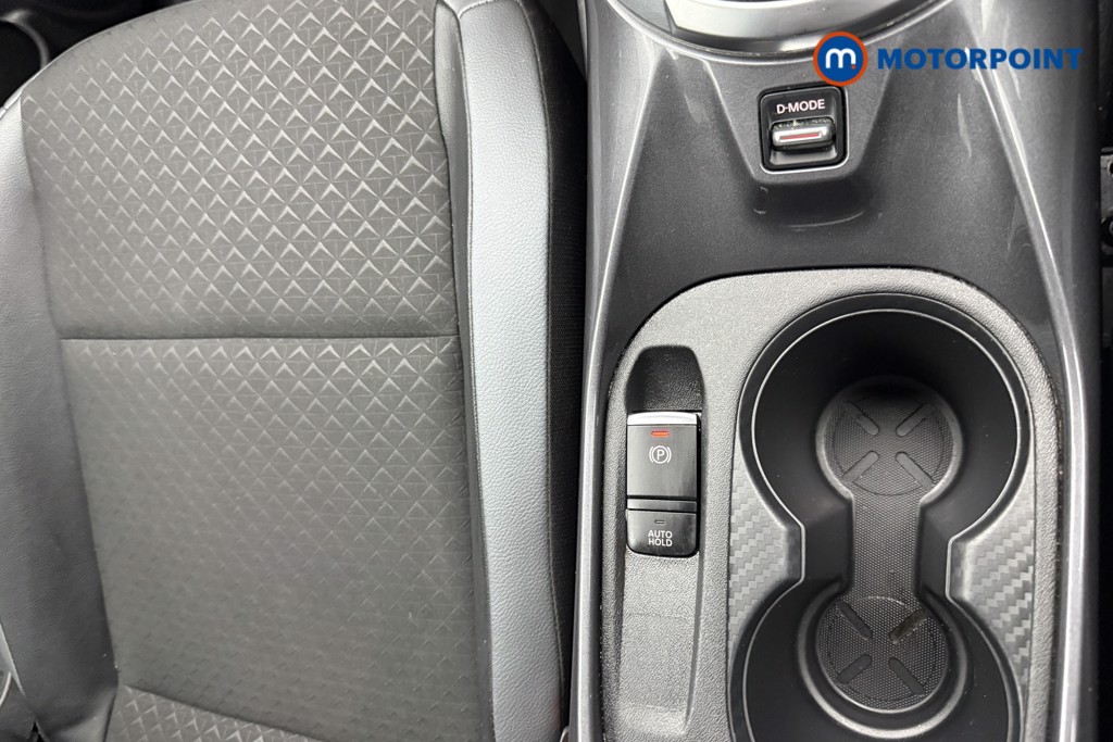 Nissan Juke N-Connecta Manual Petrol SUV - Stock Number (1566151) - 12th supplementary image