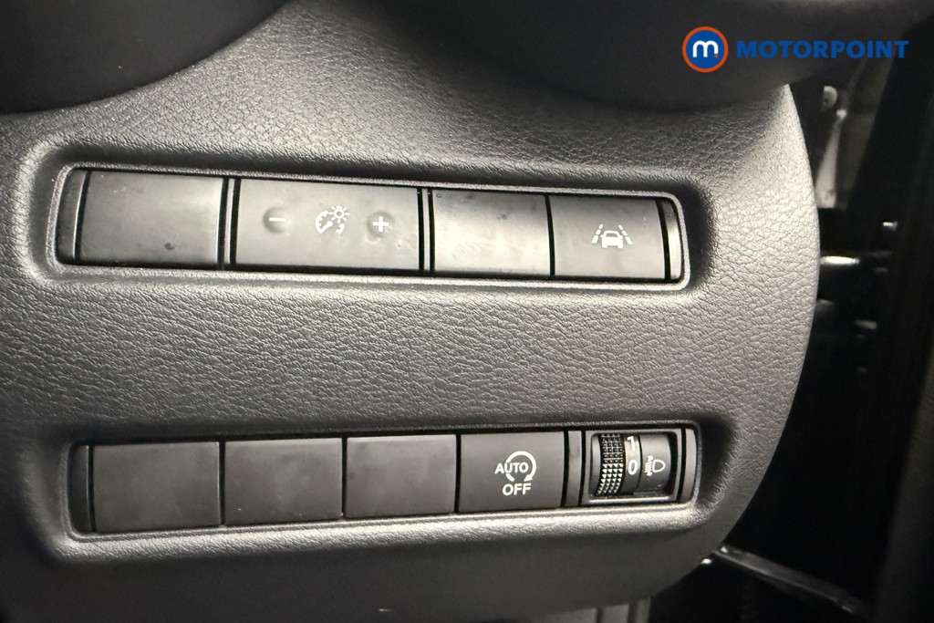 Nissan Juke N-Connecta Manual Petrol SUV - Stock Number (1566151) - 15th supplementary image