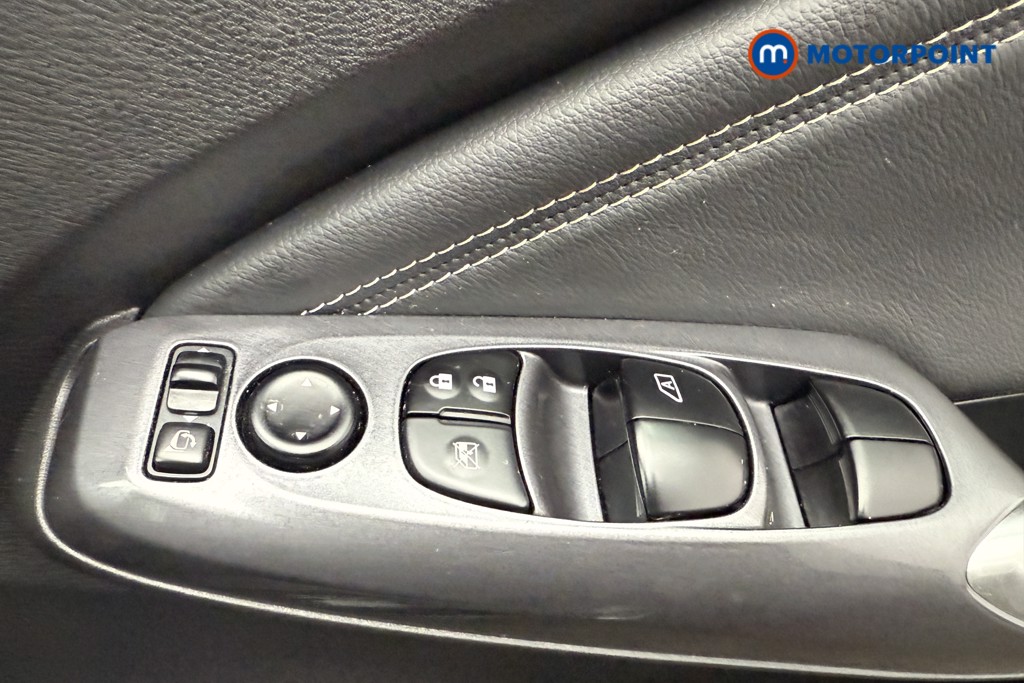 Nissan Juke N-Connecta Manual Petrol SUV - Stock Number (1566151) - 17th supplementary image