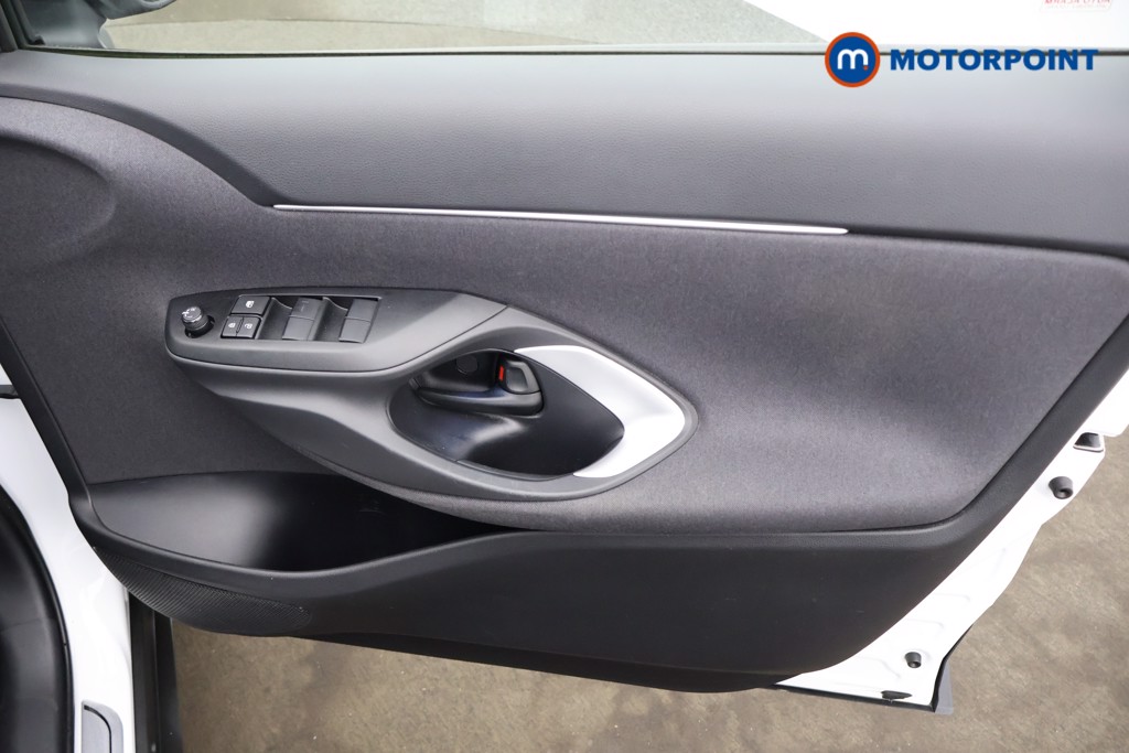 Toyota Yaris Cross Design Automatic Petrol-Electric Hybrid Estate - Stock Number (1567071) - 9th supplementary image