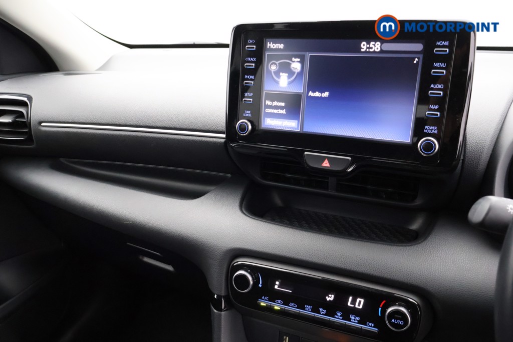 Toyota Yaris Design Automatic Petrol-Electric Hybrid Hatchback - Stock Number (1567390) - 5th supplementary image