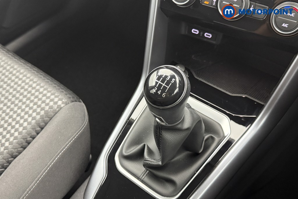 Volkswagen T-Roc Active Manual Petrol SUV - Stock Number (1571528) - 5th supplementary image