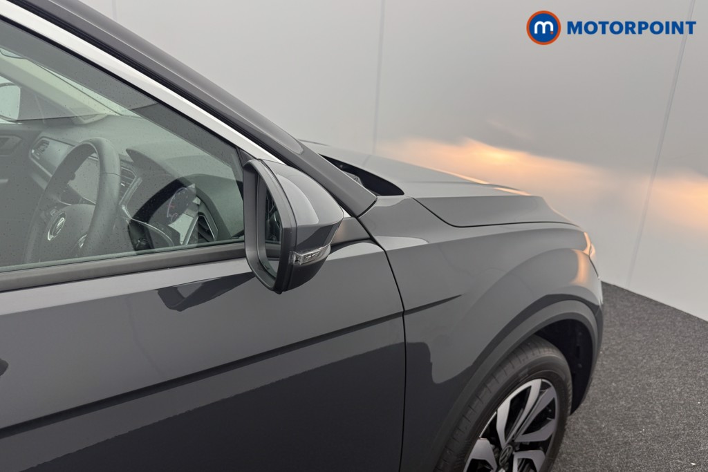 Volkswagen T-Roc Active Manual Petrol SUV - Stock Number (1571528) - 14th supplementary image