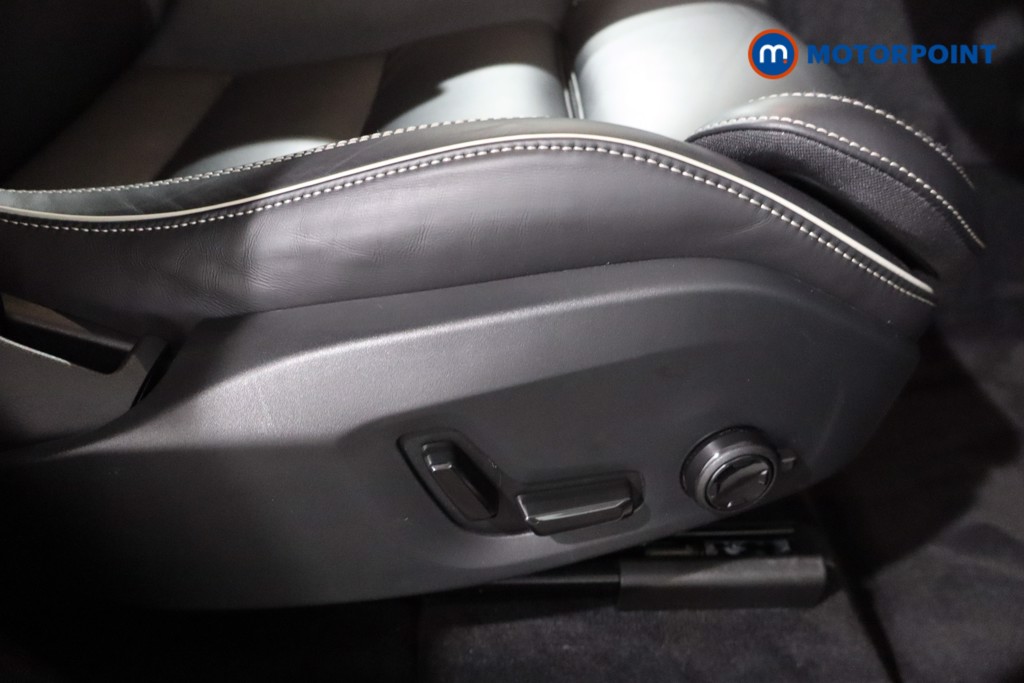 Volvo Xc60 Plus Black Edition Automatic Petrol SUV - Stock Number (1572791) - 23rd supplementary image