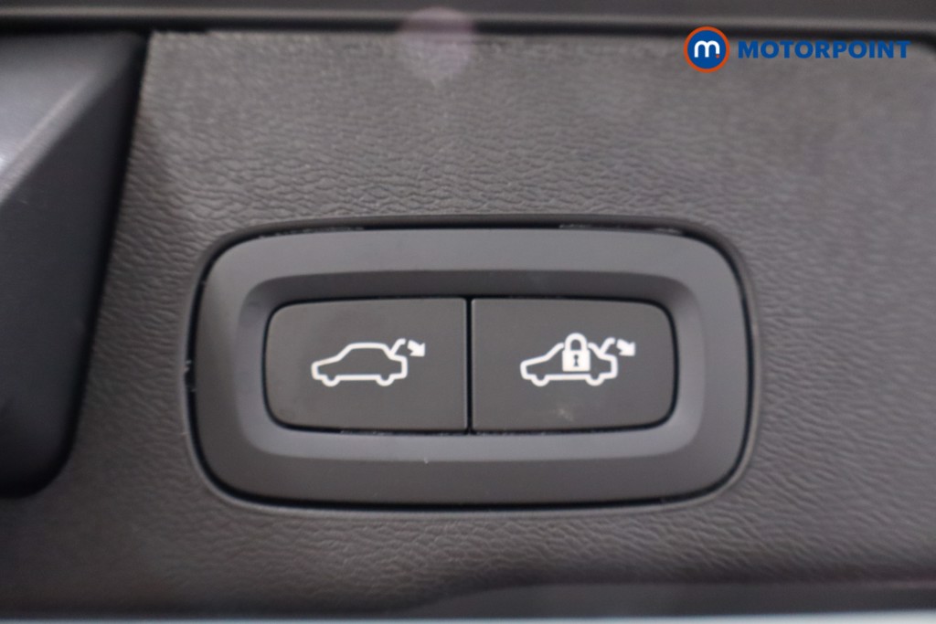 Volvo Xc60 Plus Black Edition Automatic Petrol SUV - Stock Number (1572791) - 39th supplementary image