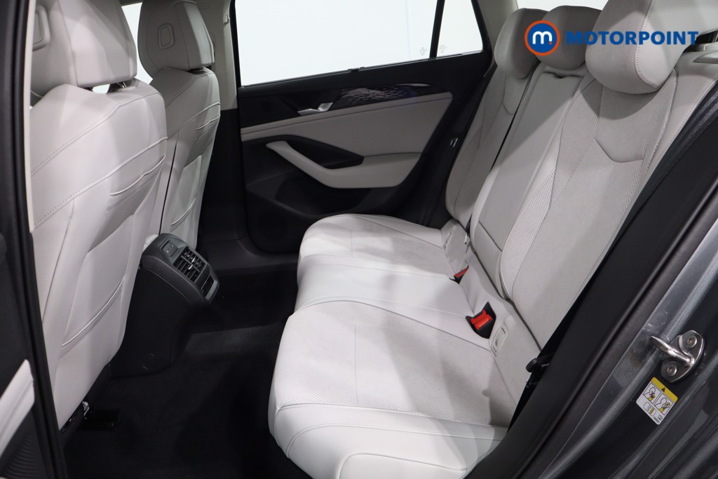 Volkswagen Passat Life Automatic Petrol Plug-In Hybrid Estate - Stock Number (1573301) - 5th supplementary image