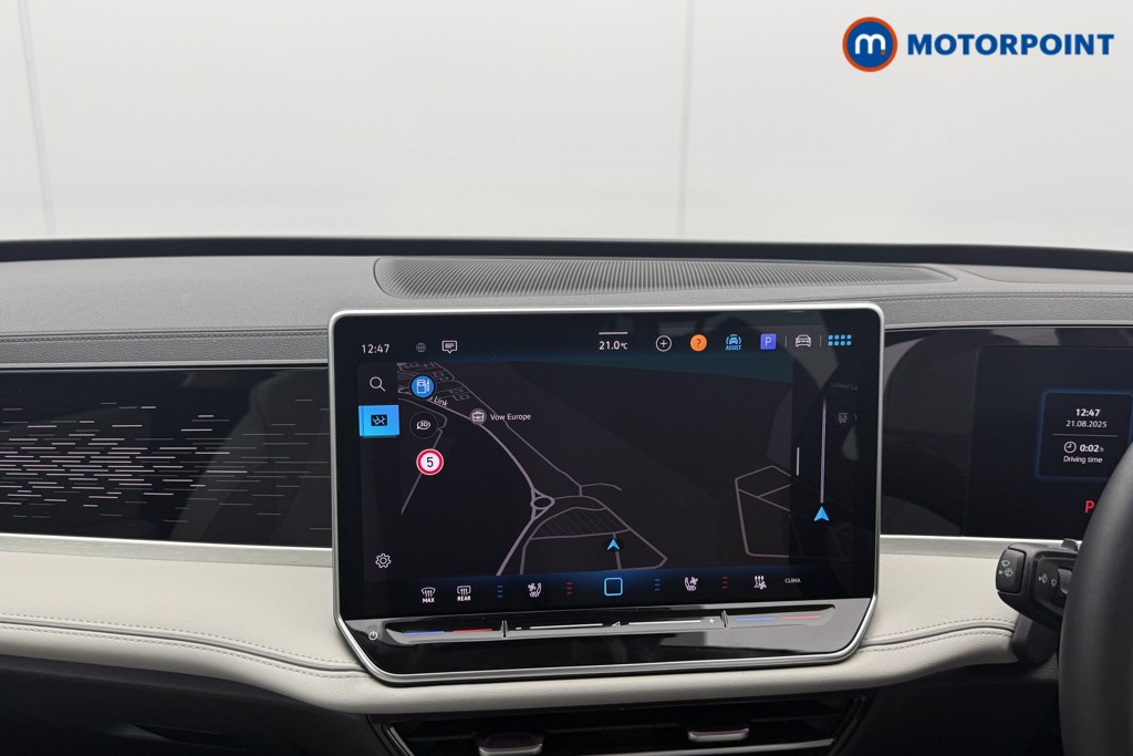 Volkswagen Passat Life Automatic Petrol Plug-In Hybrid Estate - Stock Number (1573309) - 2nd supplementary image