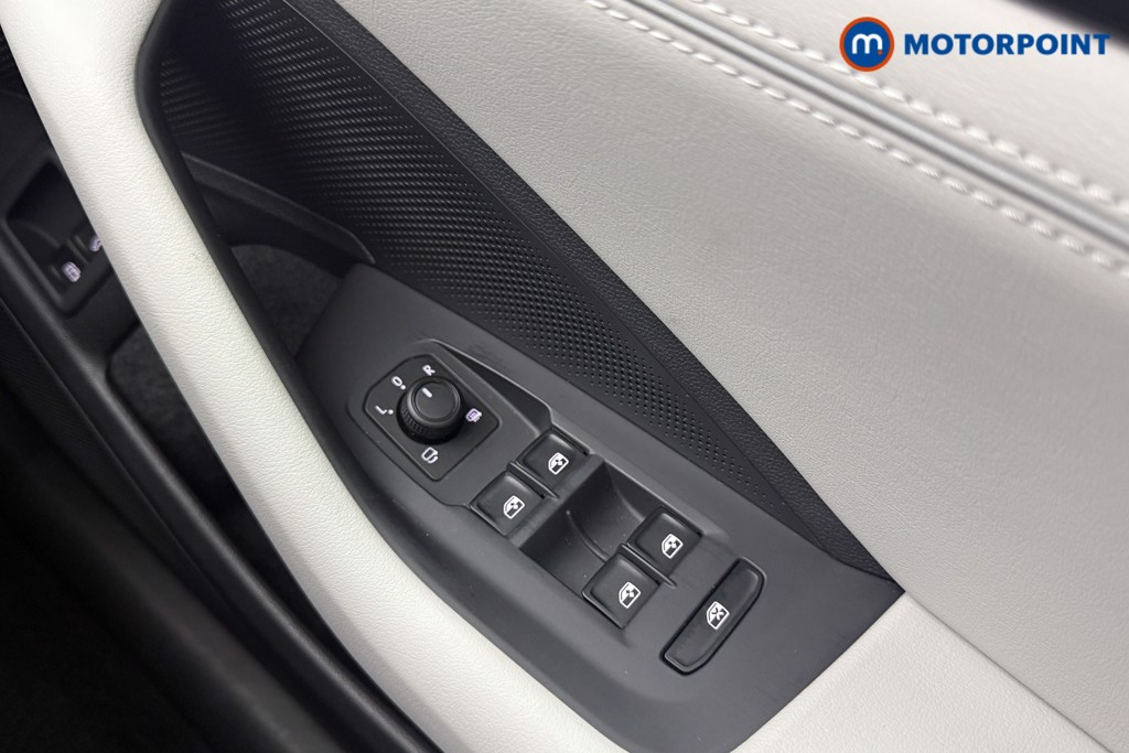 Volkswagen Passat Life Automatic Petrol Plug-In Hybrid Estate - Stock Number (1573309) - 12th supplementary image