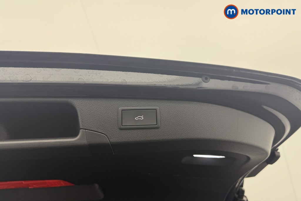 Volkswagen Passat Life Automatic Petrol Plug-In Hybrid Estate - Stock Number (1573309) - 23rd supplementary image