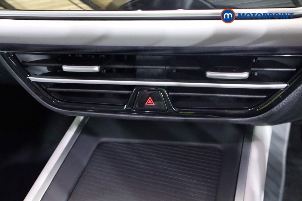 Volkswagen Passat Life Automatic Petrol Plug-In Hybrid Estate - Stock Number (1573318) - 14th supplementary image