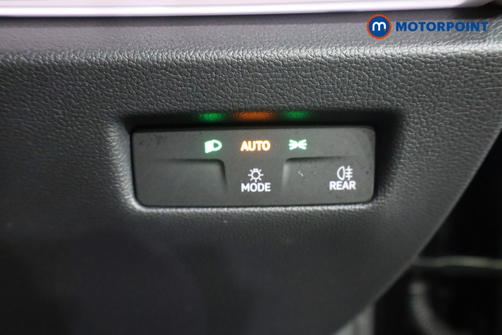 Volkswagen Passat Life Automatic Petrol Plug-In Hybrid Estate - Stock Number (1573318) - 20th supplementary image