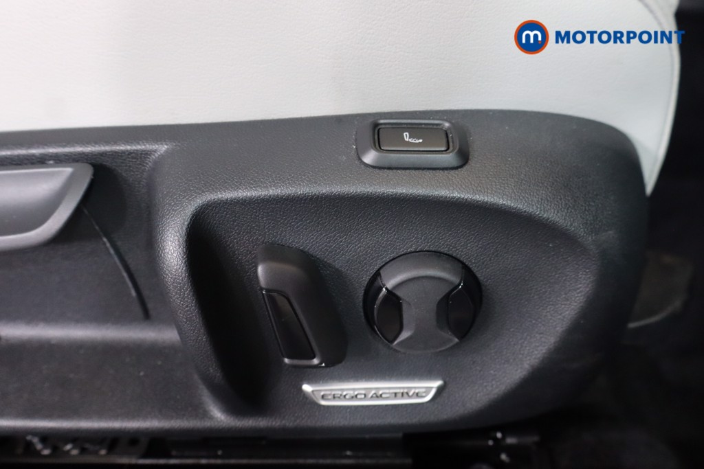 Volkswagen Passat Life Automatic Petrol Plug-In Hybrid Estate - Stock Number (1573318) - 21st supplementary image