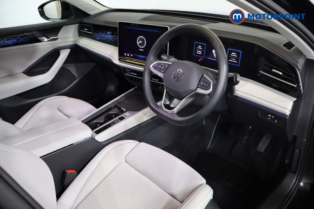 Volkswagen Passat Life Automatic Petrol Plug-In Hybrid Estate - Stock Number (1573318) - 1st supplementary image