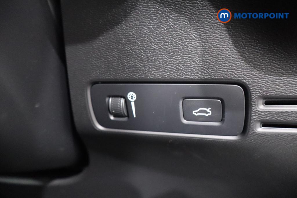 Volvo Xc40 R Design Manual Petrol SUV - Stock Number (1574022) - 14th supplementary image