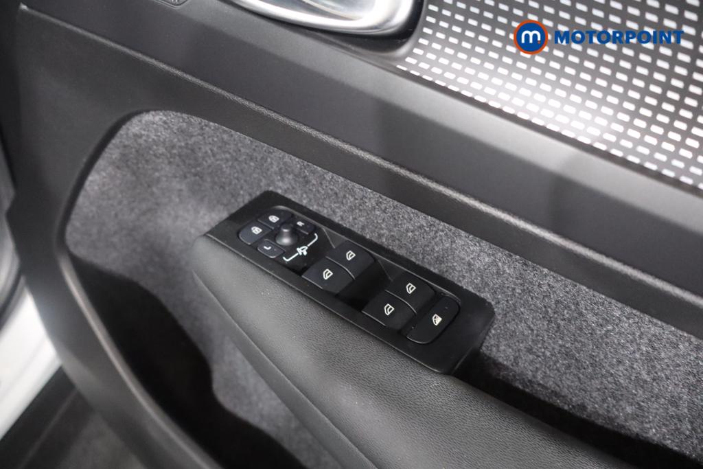 Volvo Xc40 R Design Manual Petrol SUV - Stock Number (1574022) - 17th supplementary image